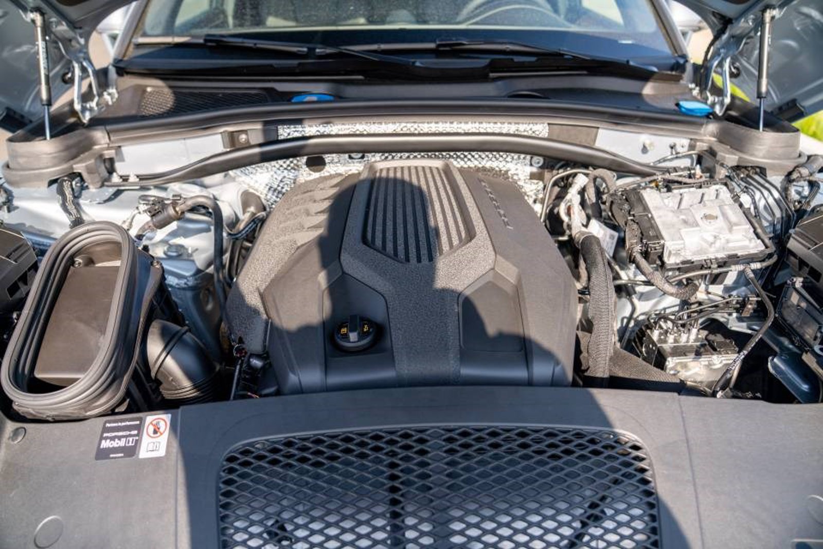 New 2026 Porsche Macan AWD/4WD image 28