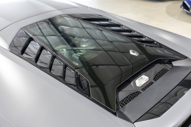 Used 2022 Lamborghini Huracan EVO RWD image 15