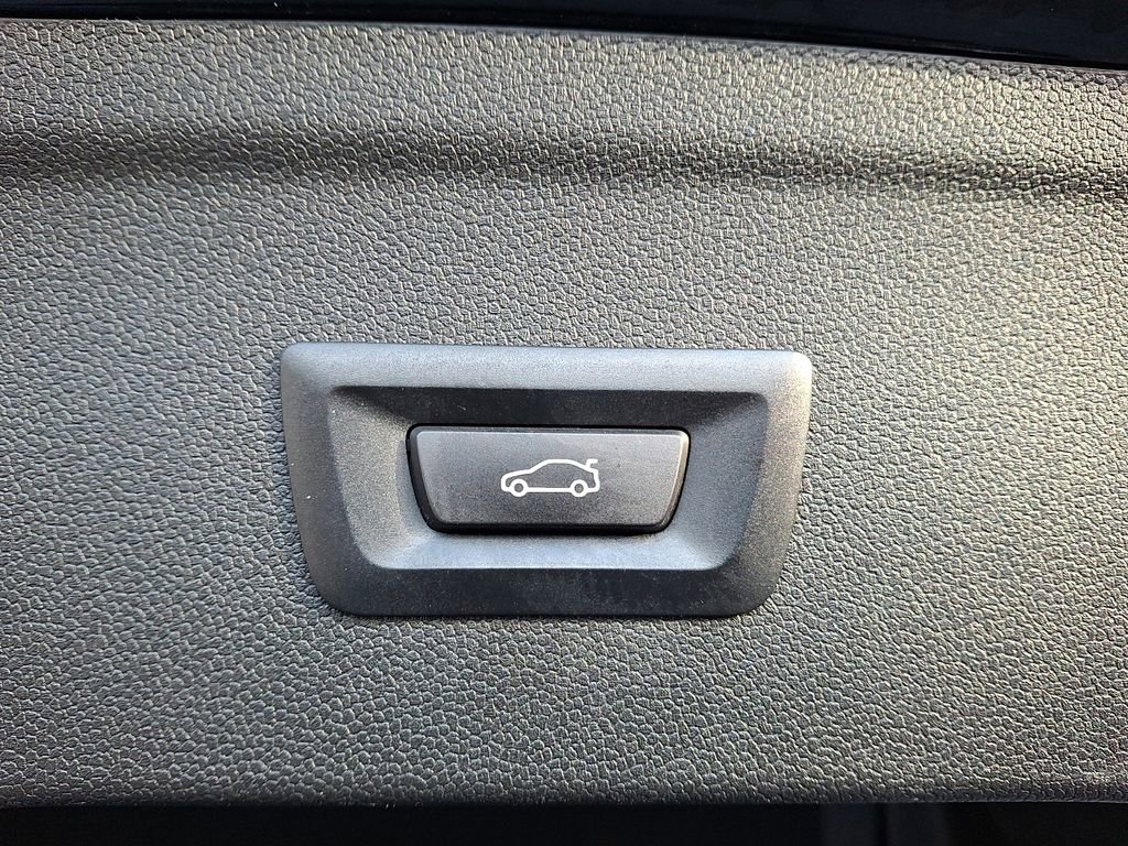 Used 2024 BMW iX xDrive50 w/ Sport Package image 28