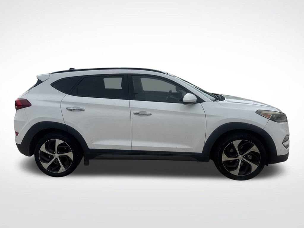 Used 2016 Hyundai Tucson Limited w/ Option Group 03 FWD image 2