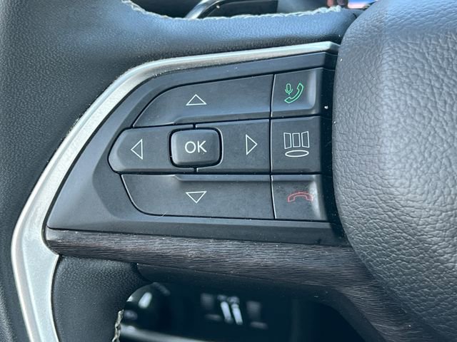 Used 2024 Jeep Grand Cherokee L Limited w/ Black Appearance Package image 23