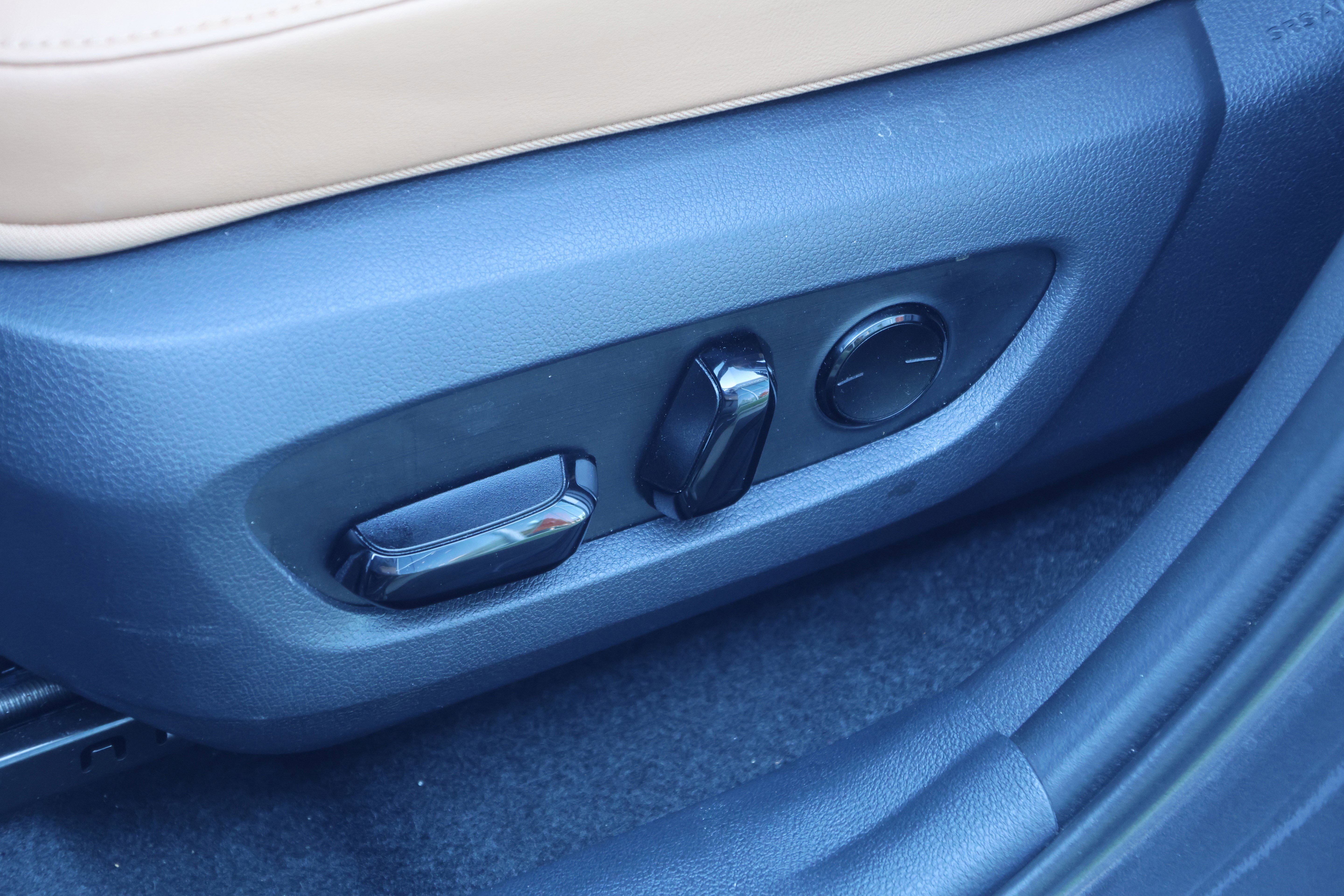 Used 2025 Lexus NX 250 FWD w/ Towing Package (2000 Lbs) image 35