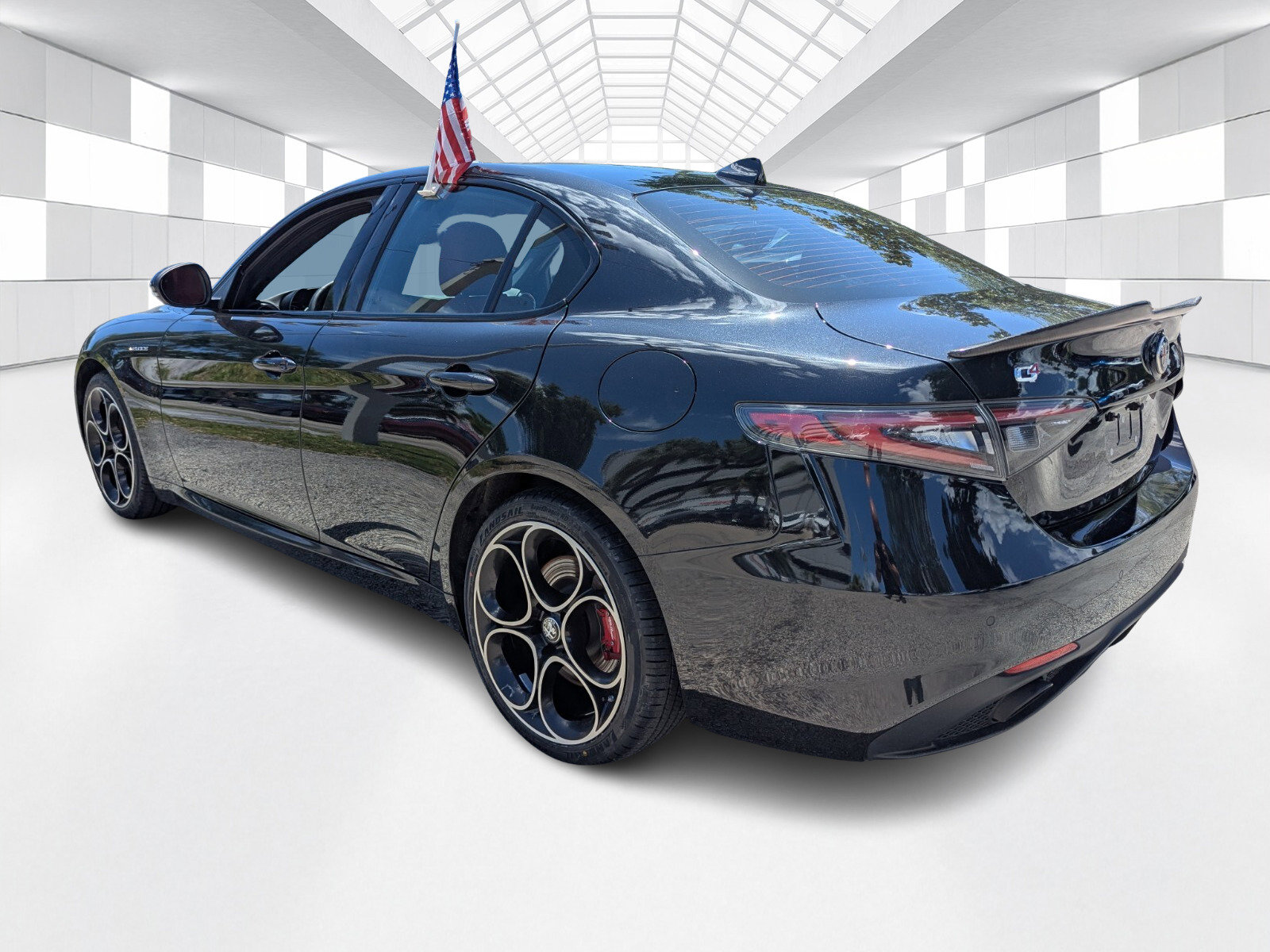 Used 2024 Alfa Romeo Giulia Veloce AWD/4WD image 5