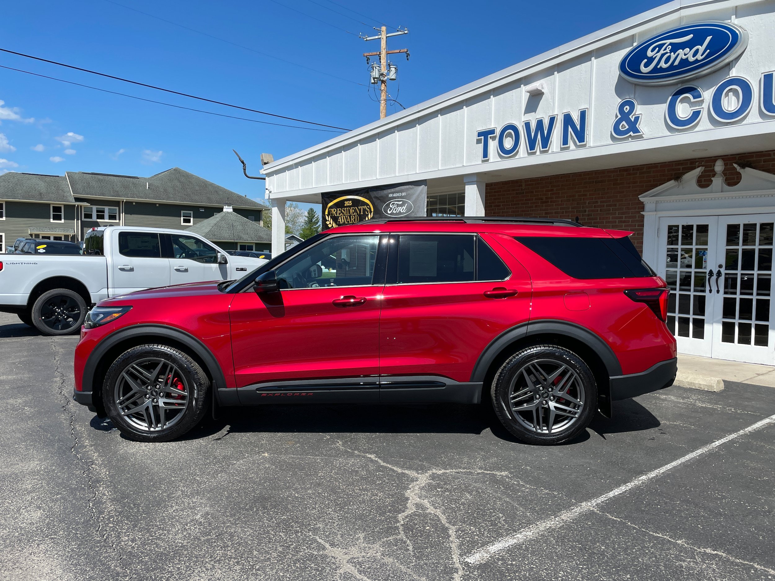 Used 2025 Ford Explorer ST w/ Sun And Sound Package AWD/4WD image 8