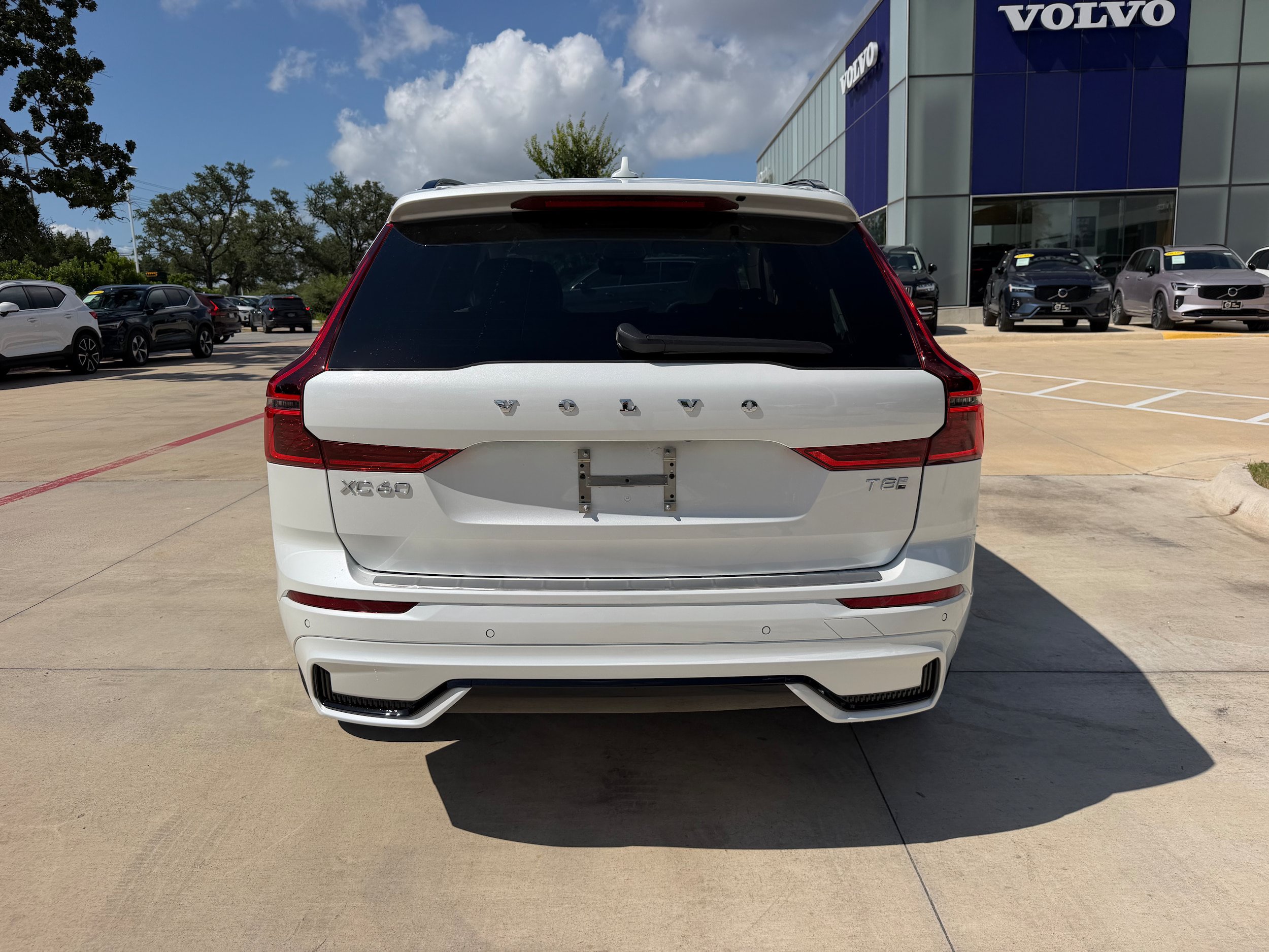 New 2026 Volvo XC60 T8 Ultra w/ Protection Package Premier AWD/4WD image 5
