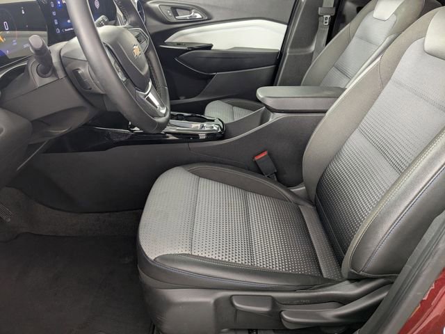 Used 2025 Chevrolet Trax LT w/ LT Convenience Package image 13