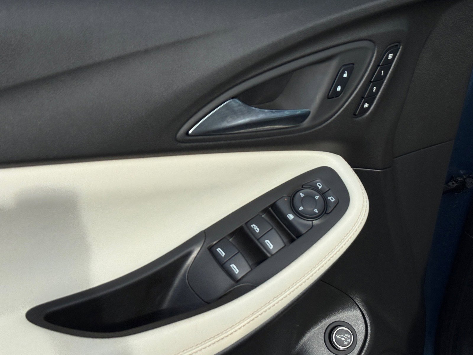 Certified 2024 Buick Encore GX Avenir w/ Avenir Technology Package image 18