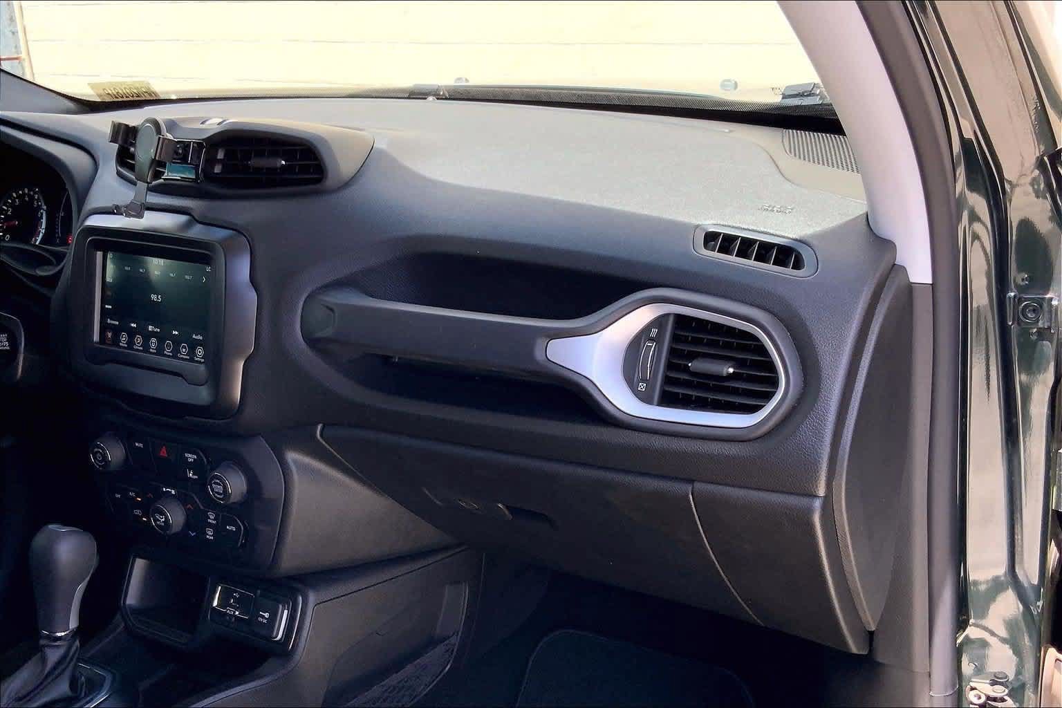 Used 2021 Jeep Renegade Sport FWD image 4