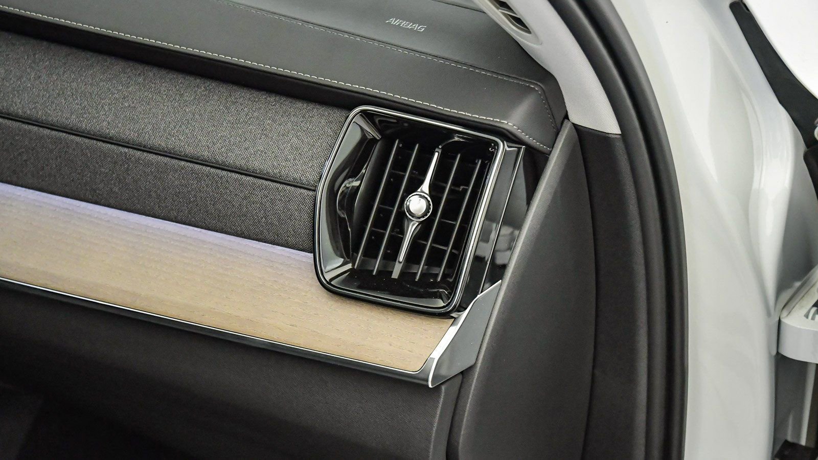 Used 2025 Volvo XC90 T8 Plus w/ Protection Package Premier image 17