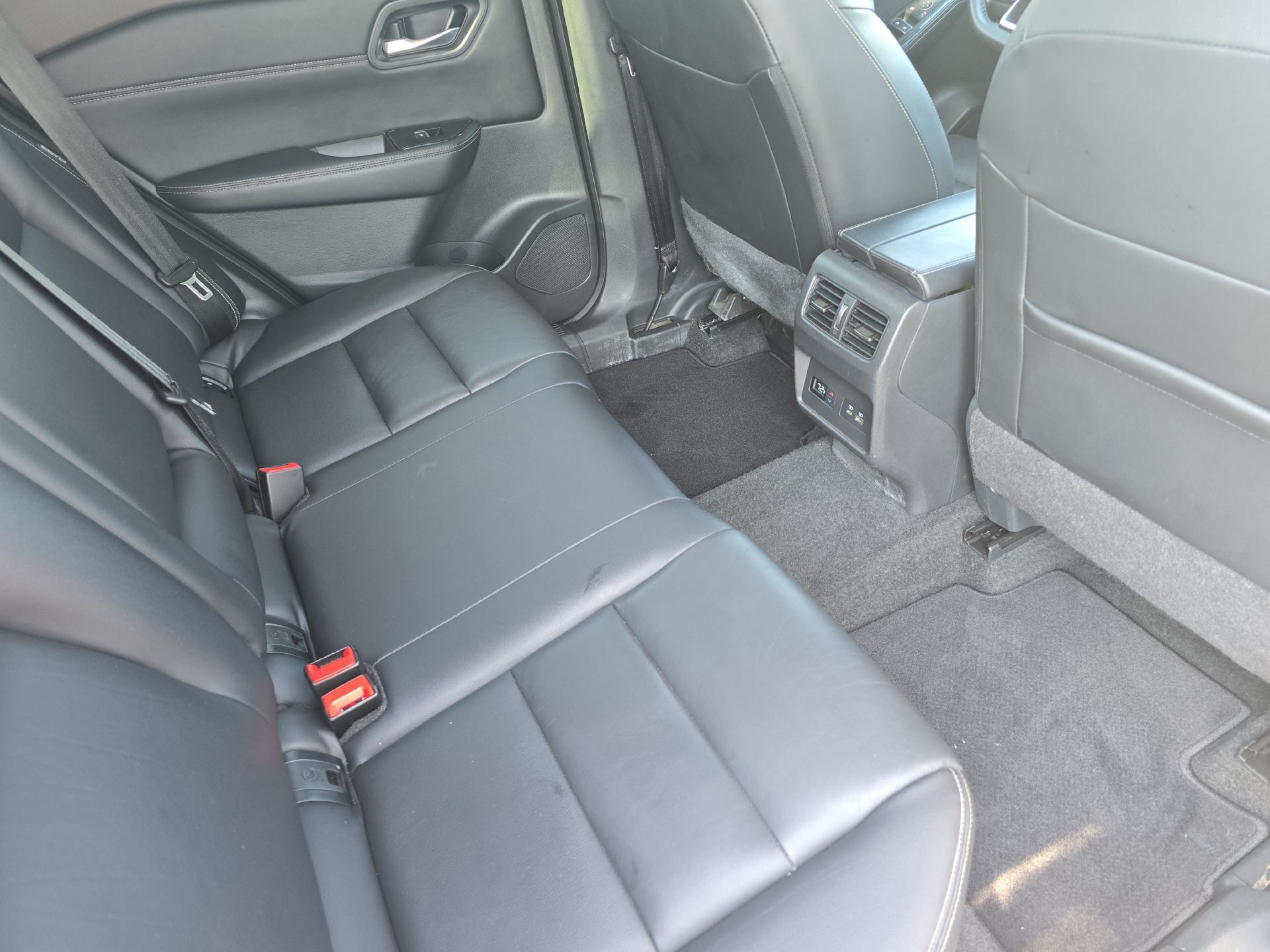 Used 2023 Nissan Rogue SL w/ SL Premium Package FWD image 11