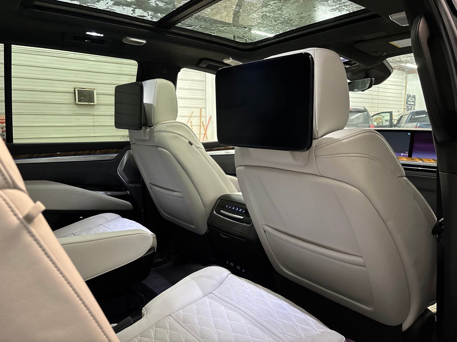 Used 2025 Cadillac Escalade Sport Platinum image 35