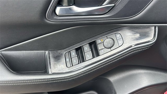 Used 2024 Nissan Rogue SV image 12