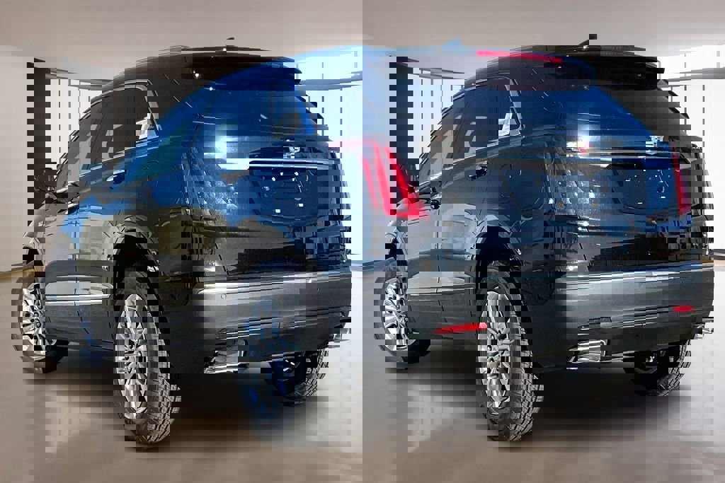 New 2026 Cadillac XT5 Luxury image 3