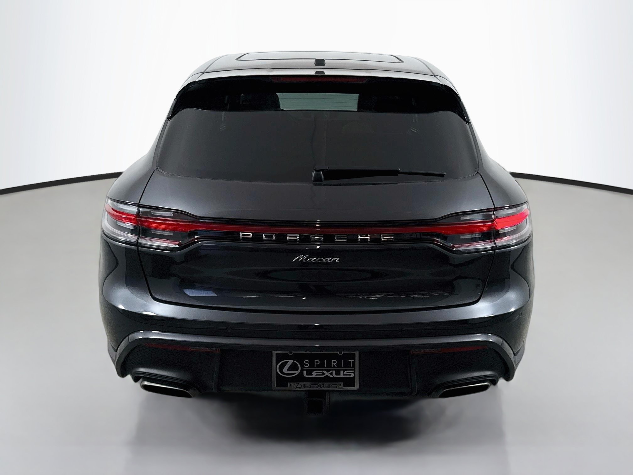 Used 2023 Porsche Macan AWD/4WD image 6