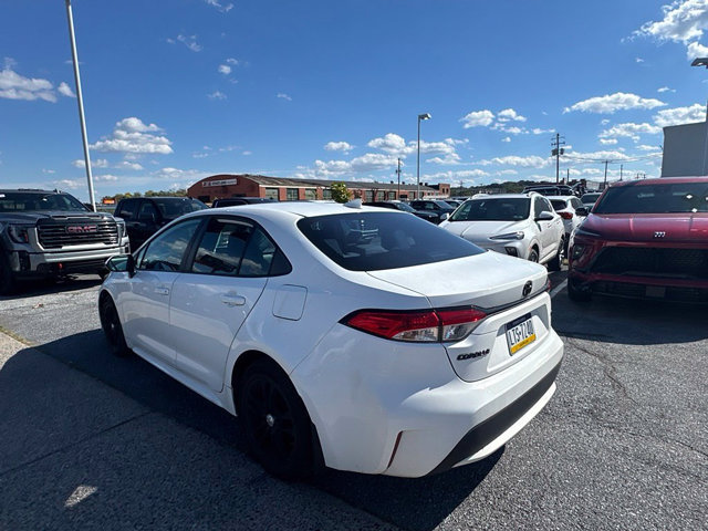 Used 2020 Toyota Corolla LE FWD image 3