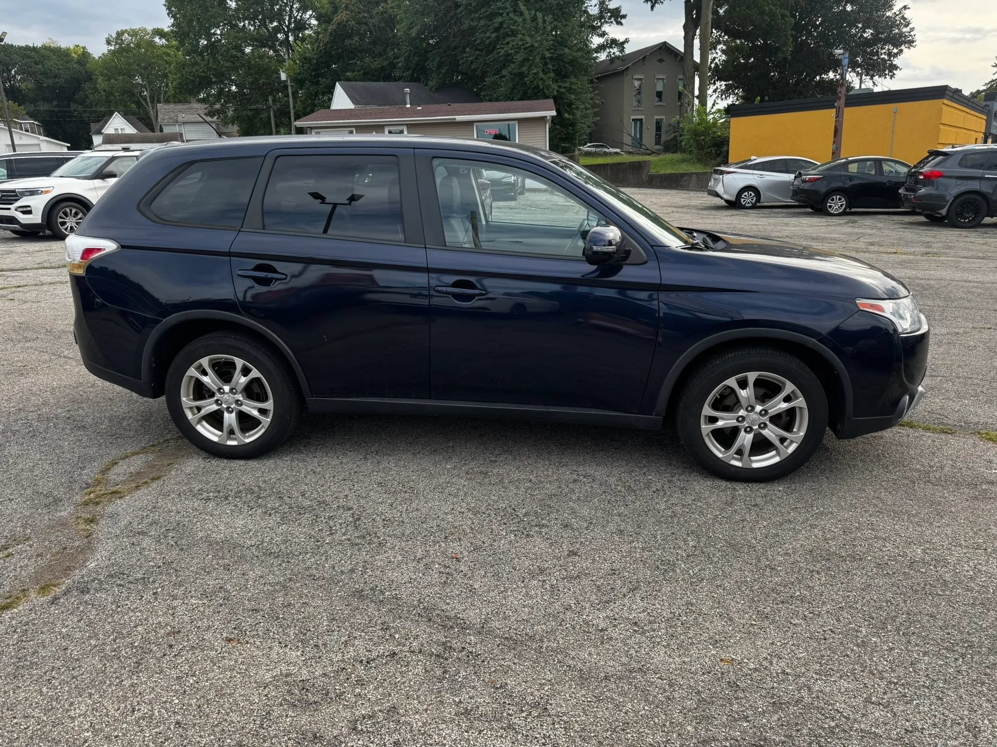 Used 2015 Mitsubishi Outlander SE AWD/4WD image 4
