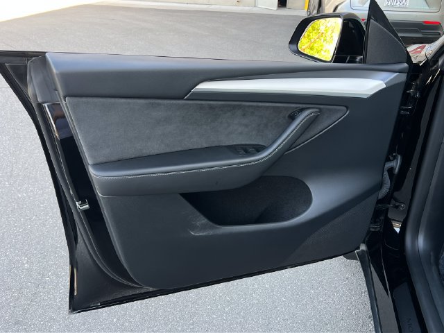Used 2023 Tesla Model Y Long Range AWD/4WD image 23