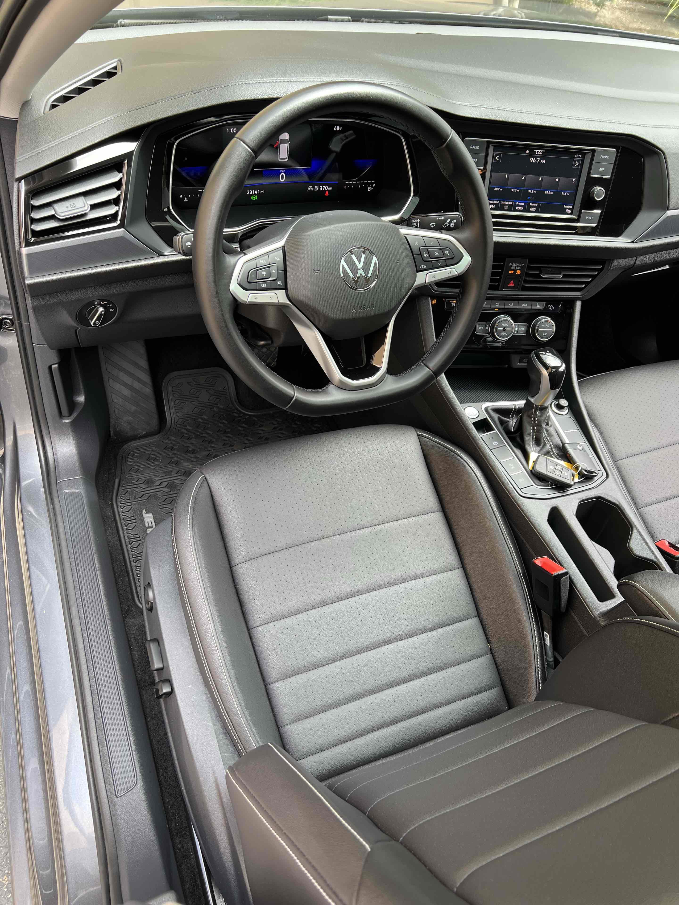 Used 2023 Volkswagen Jetta SE w/ Panoramic Sunroof Package FWD image 24