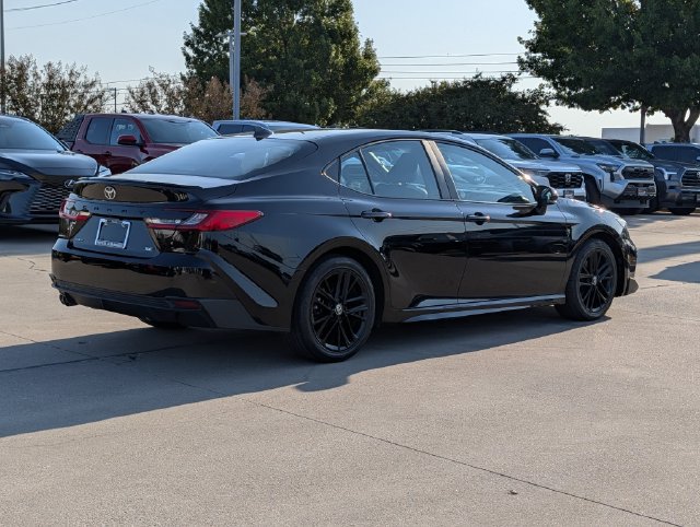 Used 2025 Toyota Camry SE FWD image 6