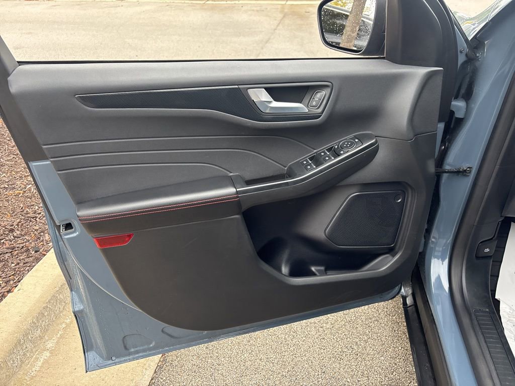 Used 2024 Ford Escape ST-Line image 8