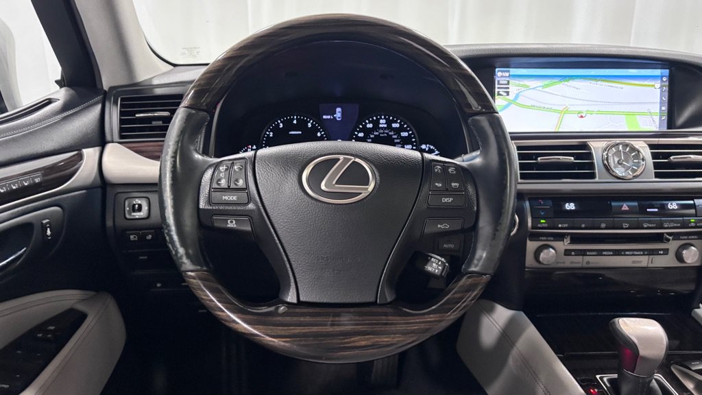Used 2017 Lexus LS 460 w/ Comfort Package RWD image 13