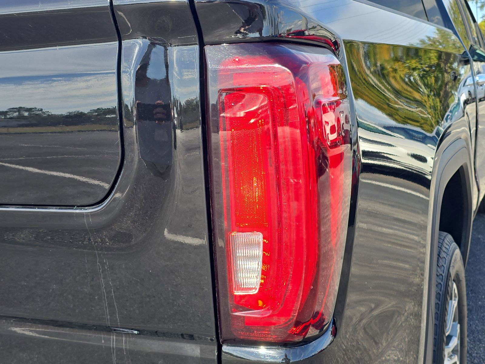 Used 2025 GMC Sierra 1500 SLT image 8