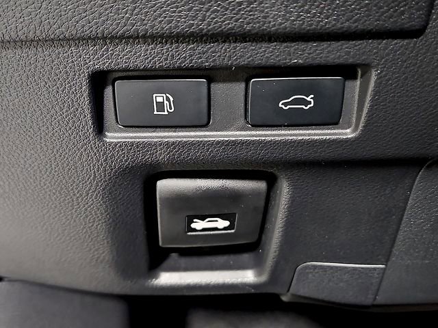 Used 2025 Lexus ES 300h w/ Premium Package image 27