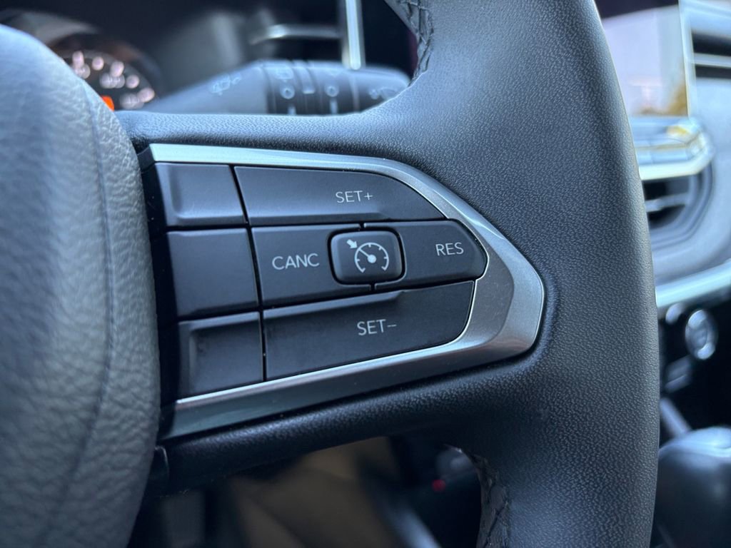 Used 2024 Jeep Compass Latitude image 15