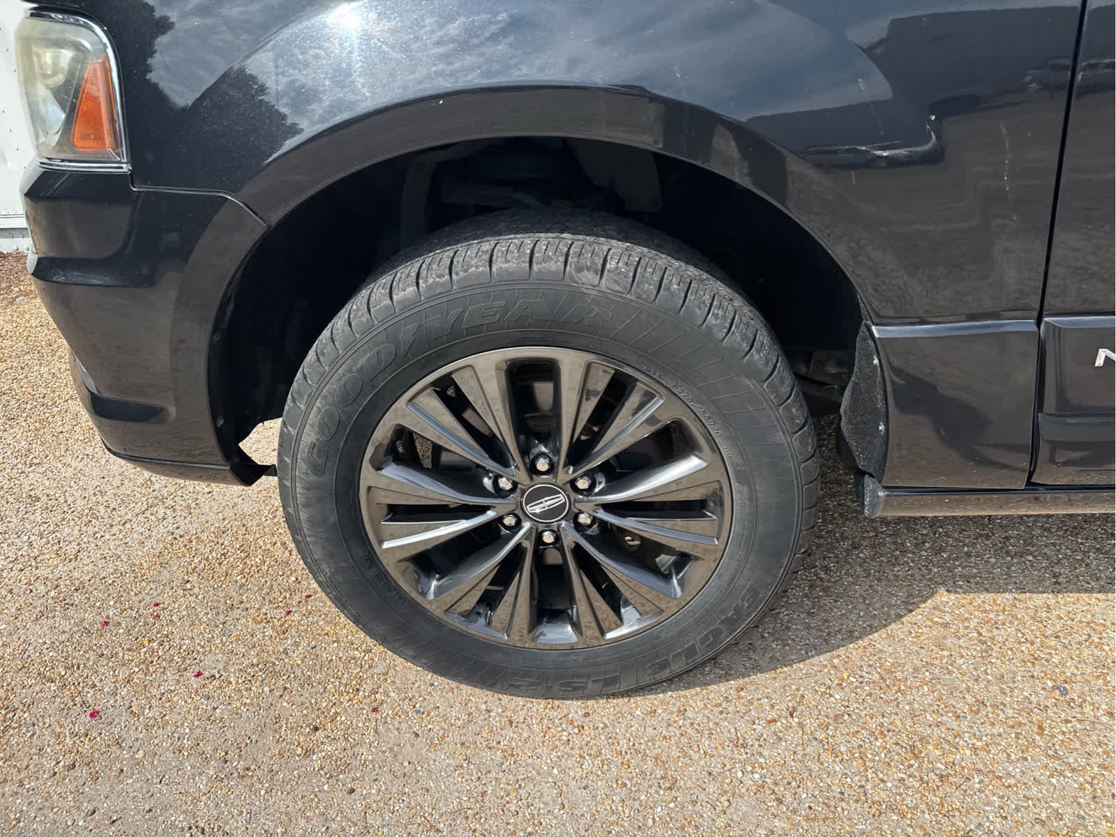 Used 2015 Lincoln Navigator 2WD image 12