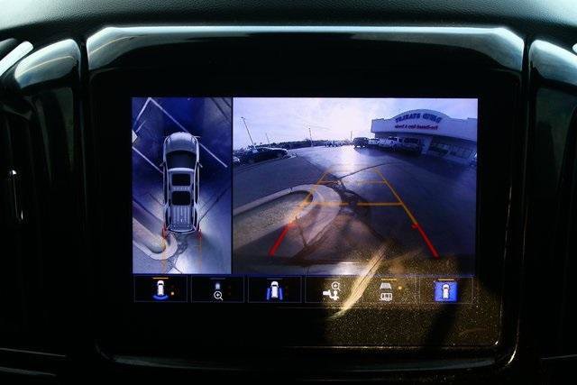 Used 2022 Chevrolet Traverse LT image 19