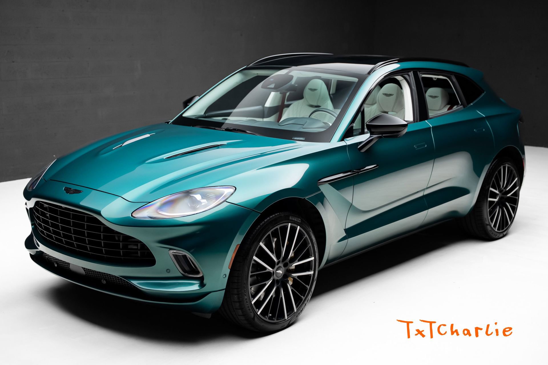 Used 2023 Aston Martin DBX AWD/4WD image 1