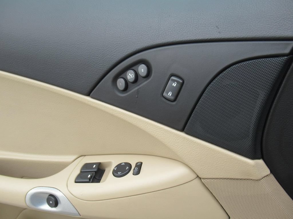 Used 2005 Chevrolet Corvette Convertible w/ Preferred Equipment Group RWD image 17