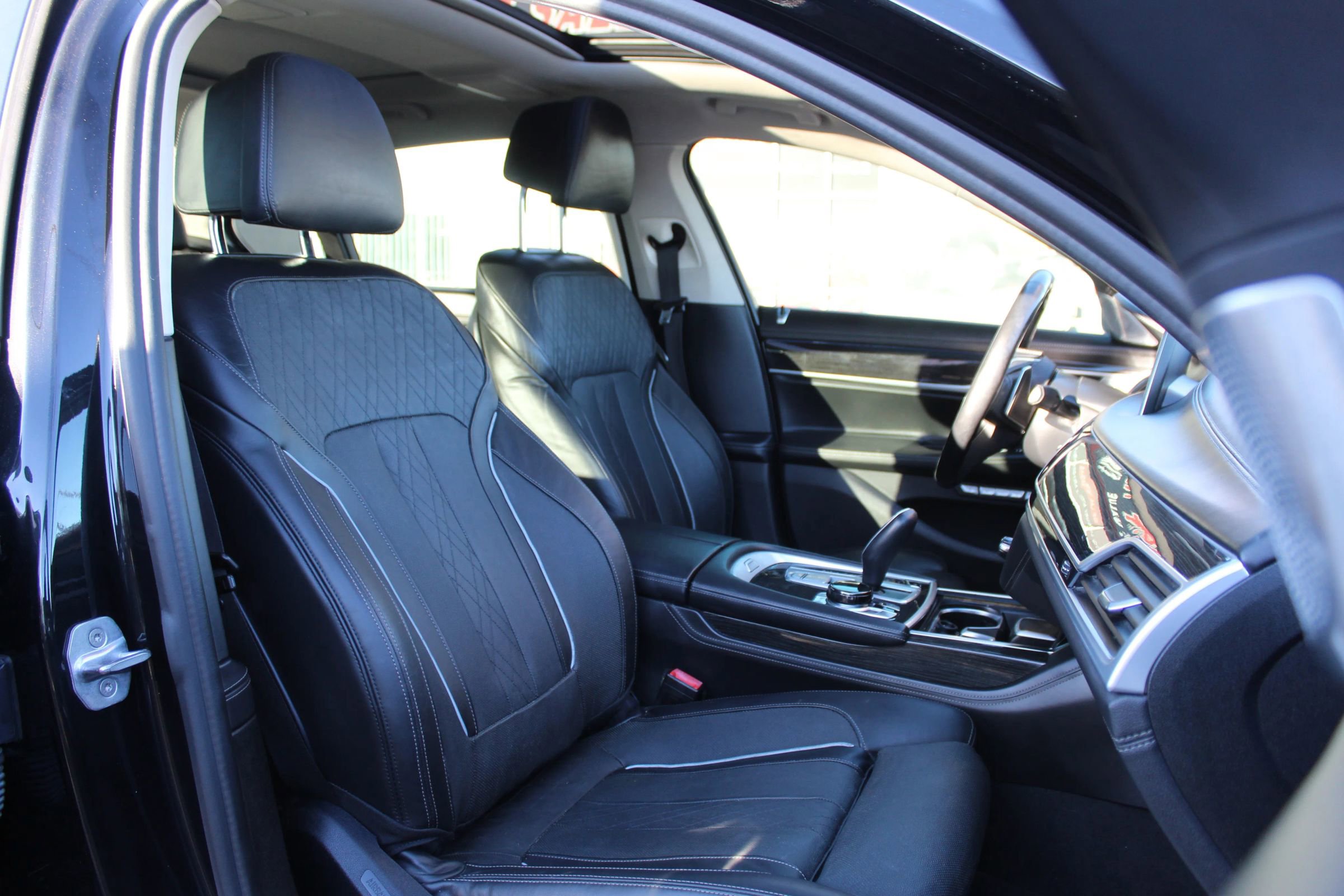 Used 2016 BMW 750i image 15