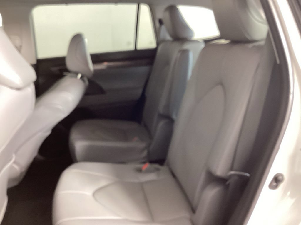 Used 2022 Toyota Highlander Limited AWD/4WD image 26