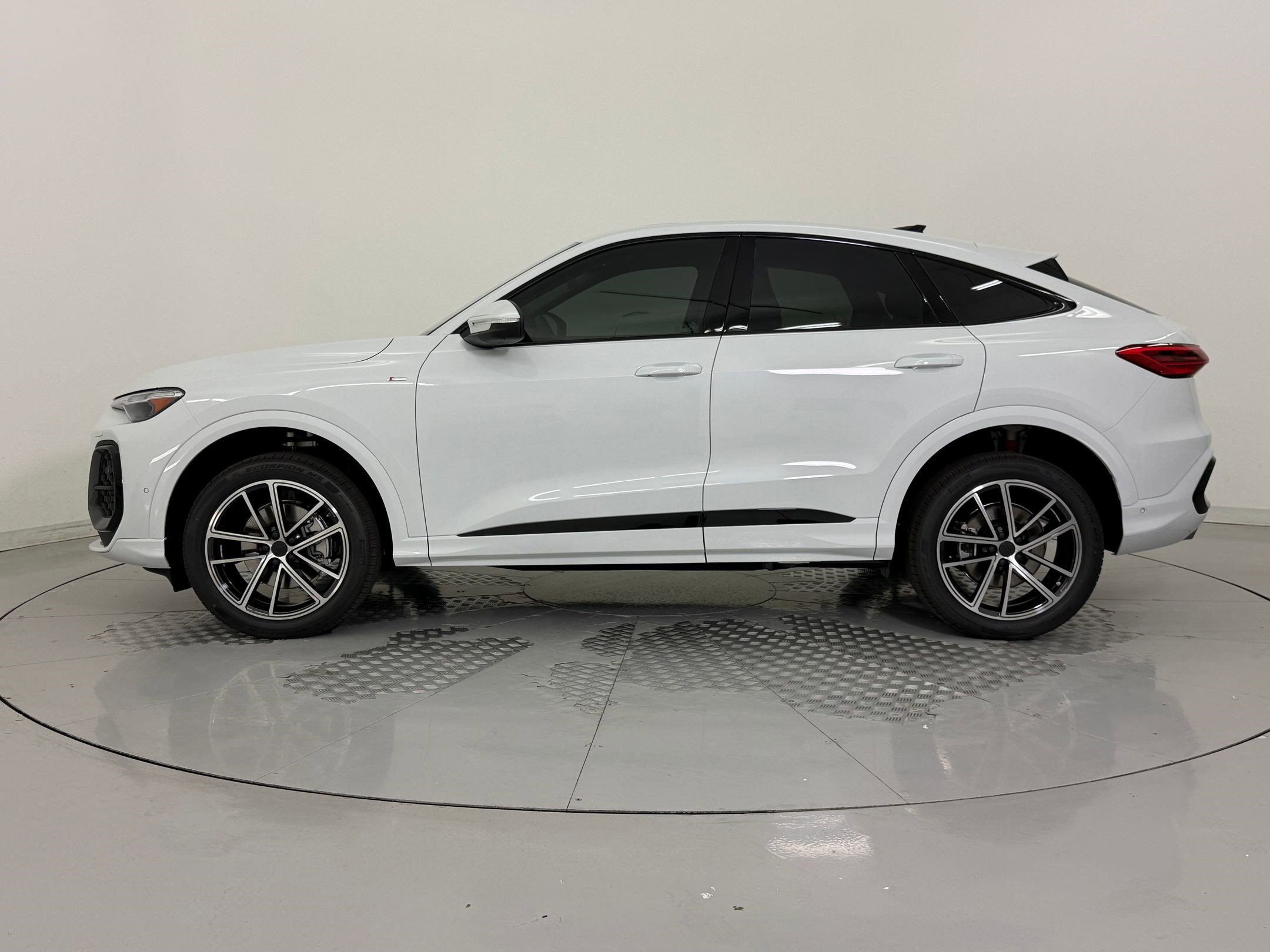 New 2026 Audi Q5 Premium Plus image 2