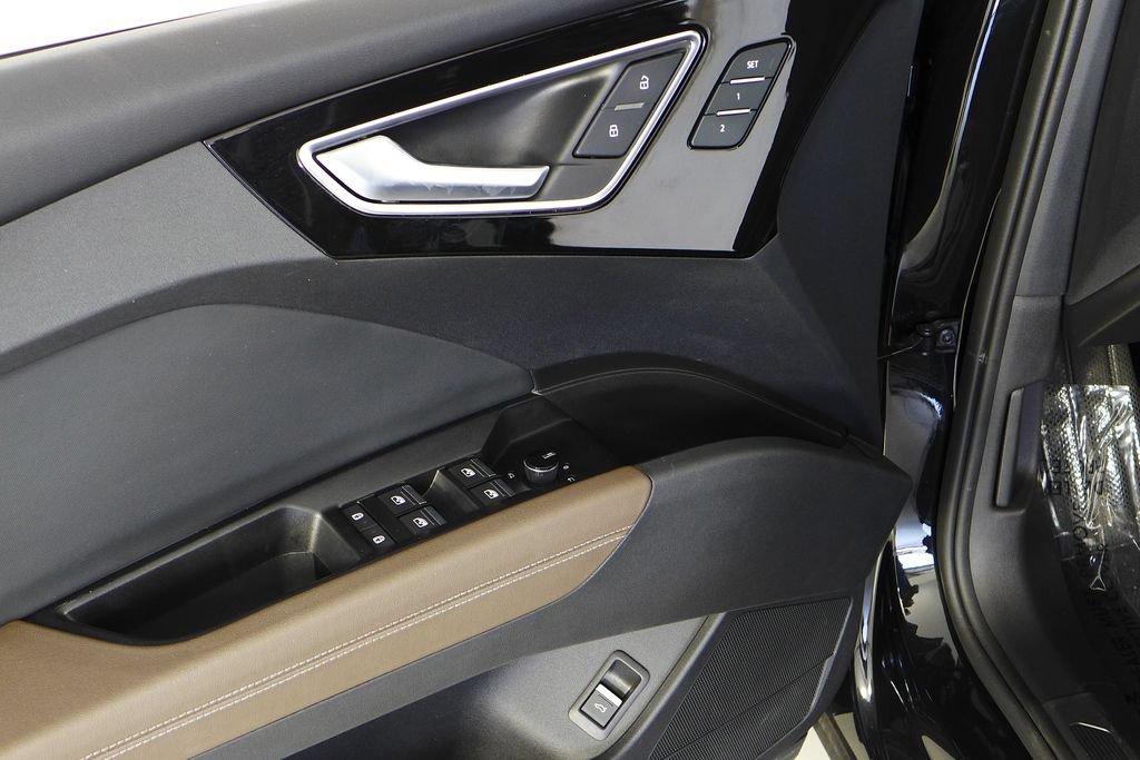 Used 2023 Audi Q4 e-tron Premium w/ Convenience Package RWD image 12