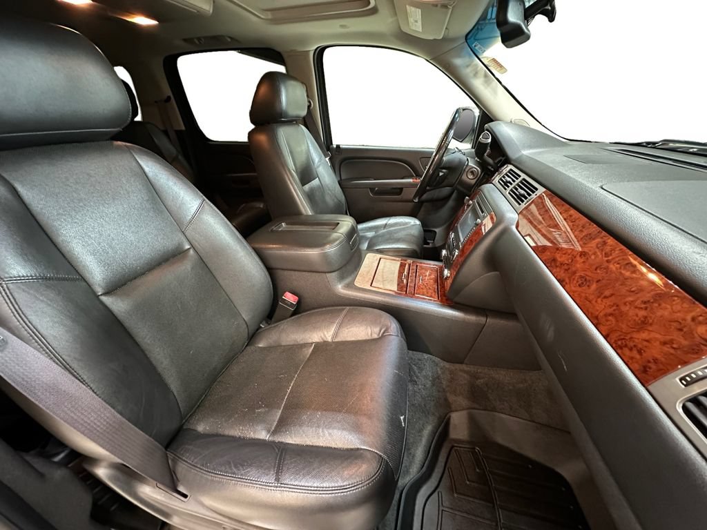Used 2014 Chevrolet Suburban LTZ AWD/4WD image 27