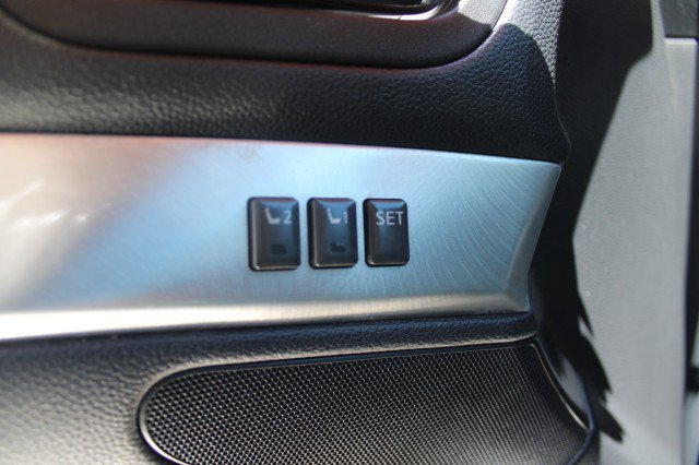 Used 2014 INFINITI Q60 Convertible w/ Premium Package RWD image 25