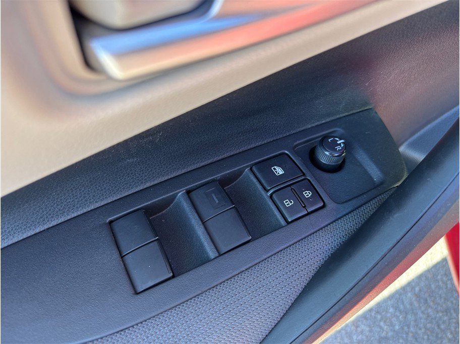 Used 2020 Toyota Corolla LE FWD image 18