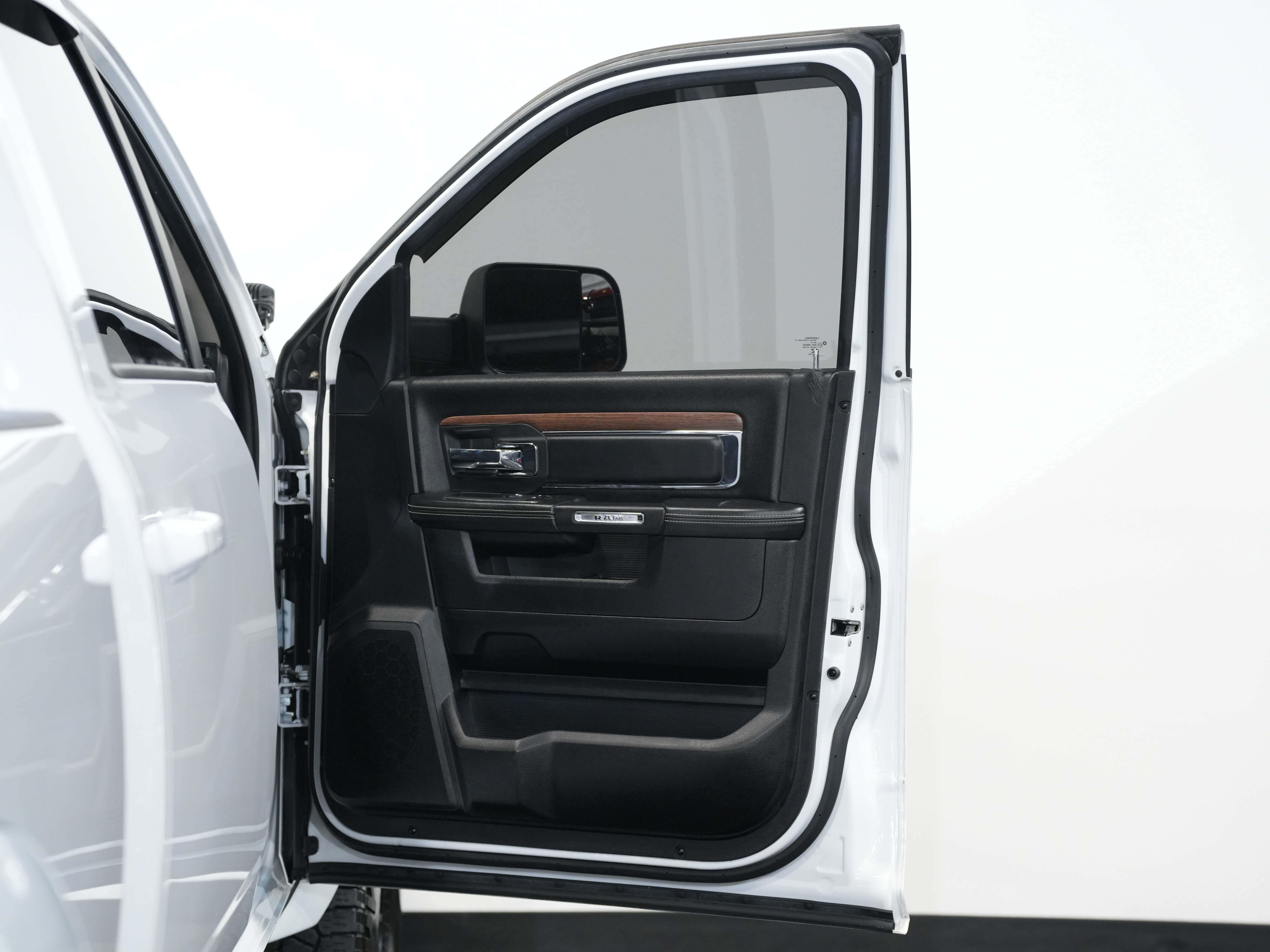 Used 2017 RAM 2500 Laramie w/ Sport Appearance Group image 27