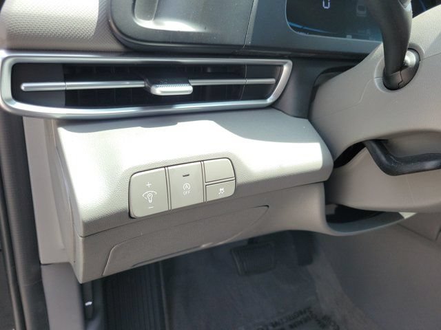 Certified 2025 Hyundai Elantra SE FWD image 14