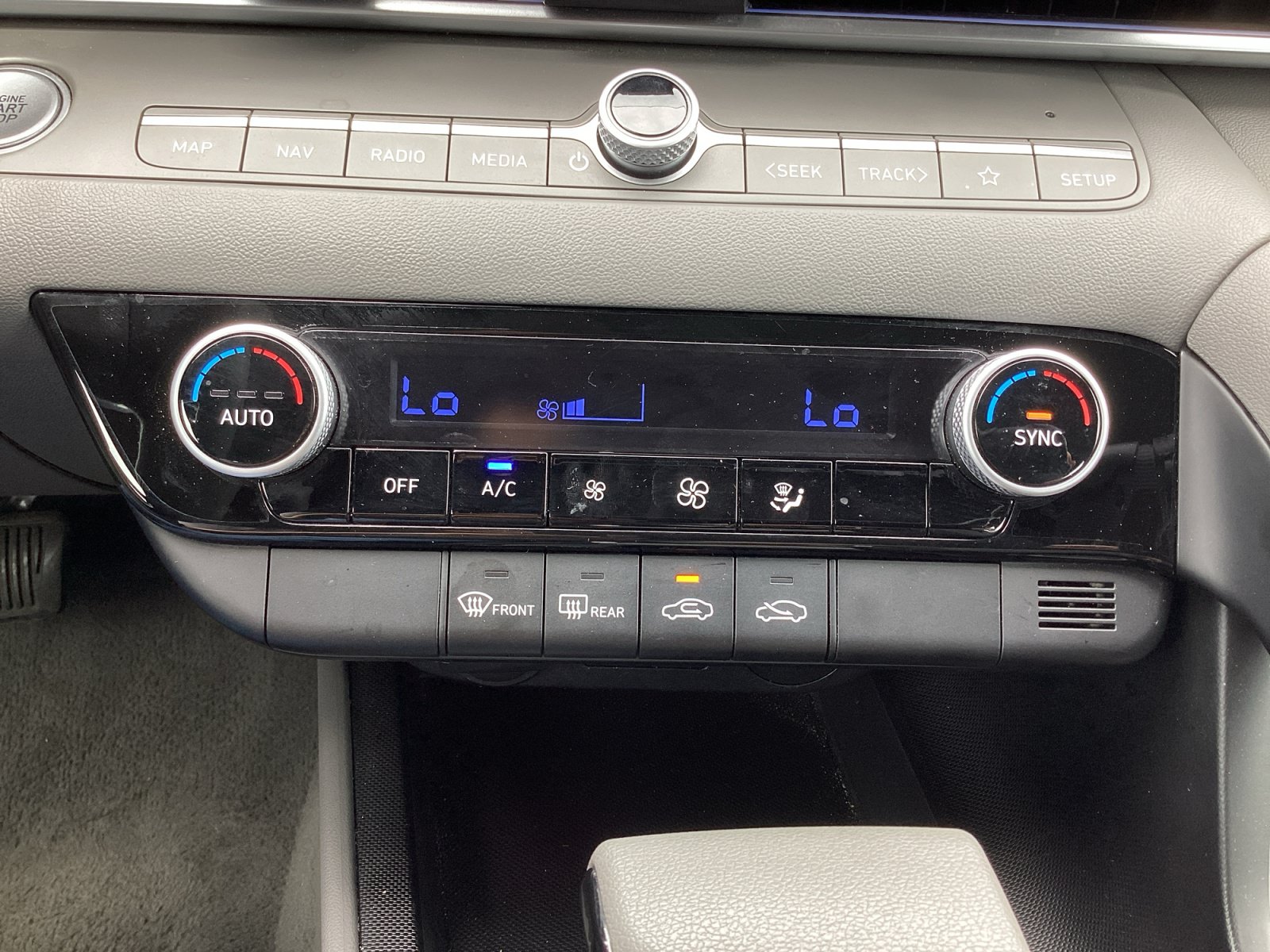 Used 2024 Hyundai Elantra SEL FWD image 22
