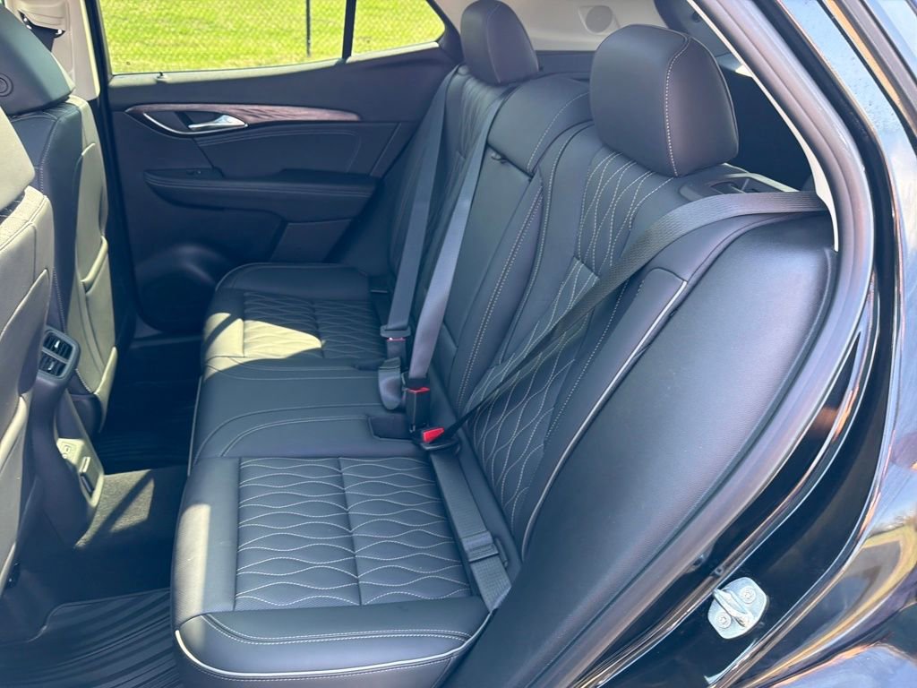 Used 2023 Buick Envision Avenir image 28