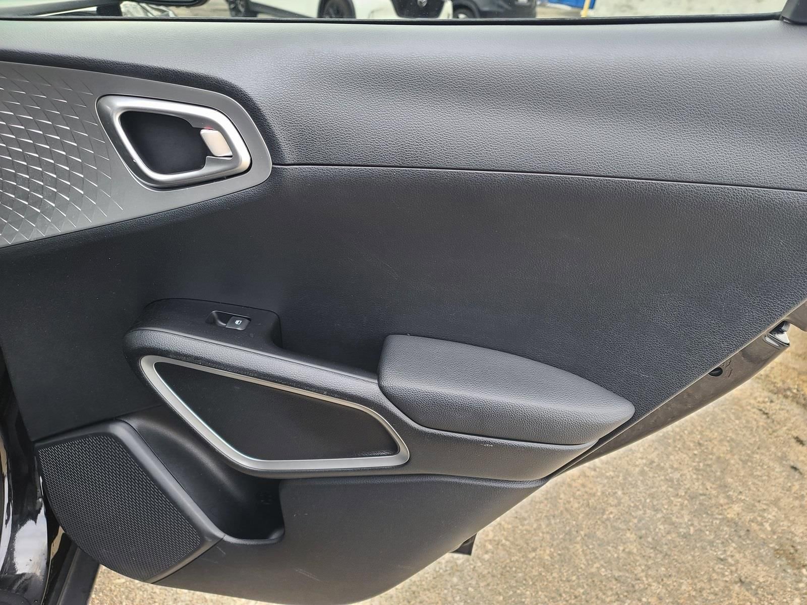 Used 2023 Kia Soul LX image 17