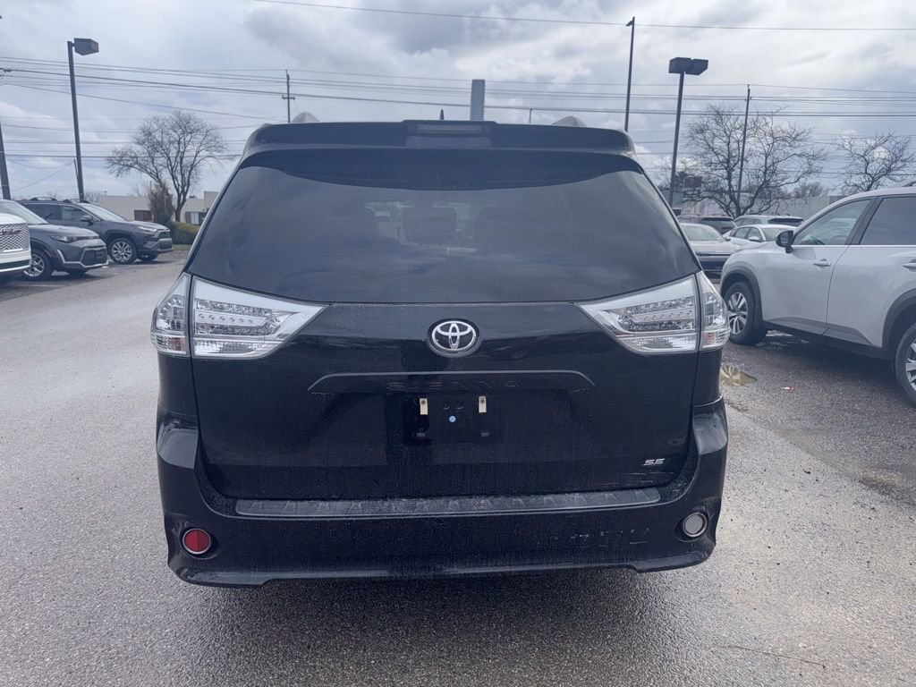 Used 2019 Toyota Sienna SE image 4