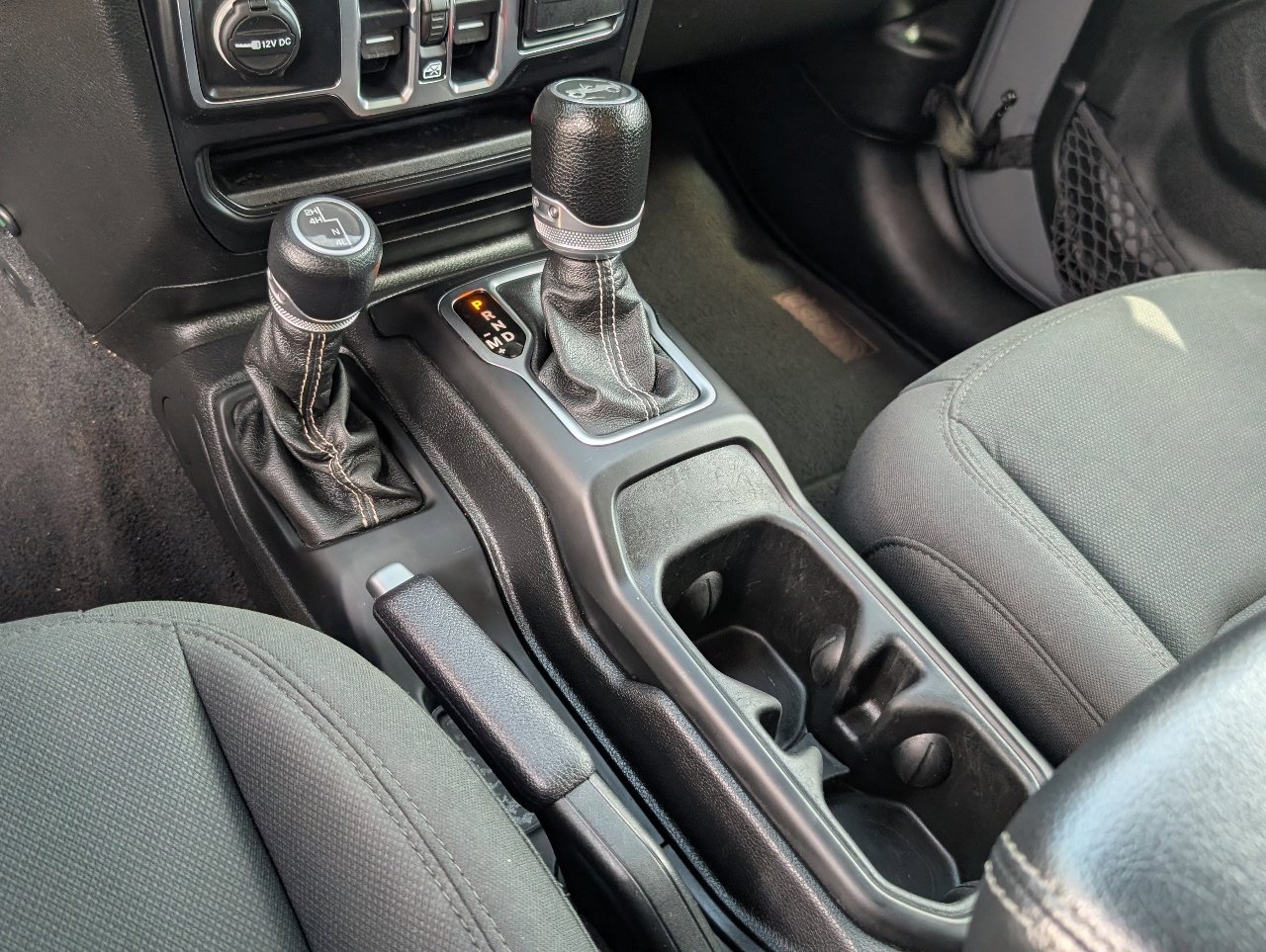 Used 2020 Jeep Wrangler Unlimited Sahara image 16