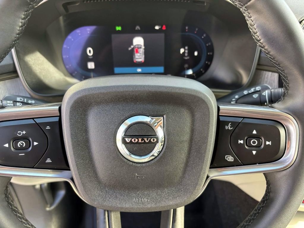 Used 2023 Volvo XC40 B5 Plus w/ Protection Package Premier image 16