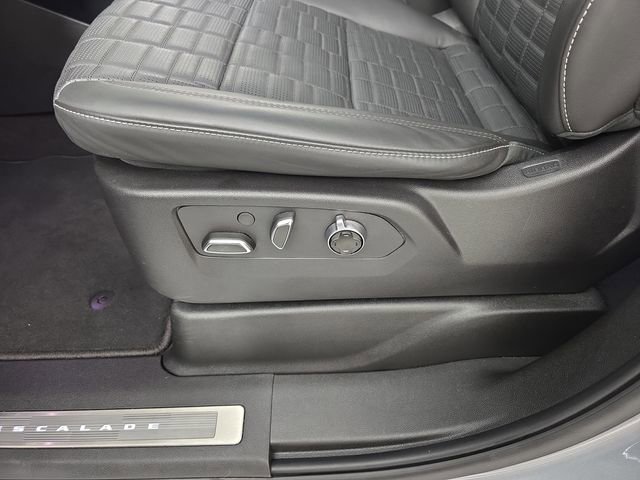 Certified 2025 Cadillac Escalade ESV Premium Luxury Platinum AWD/4WD image 18