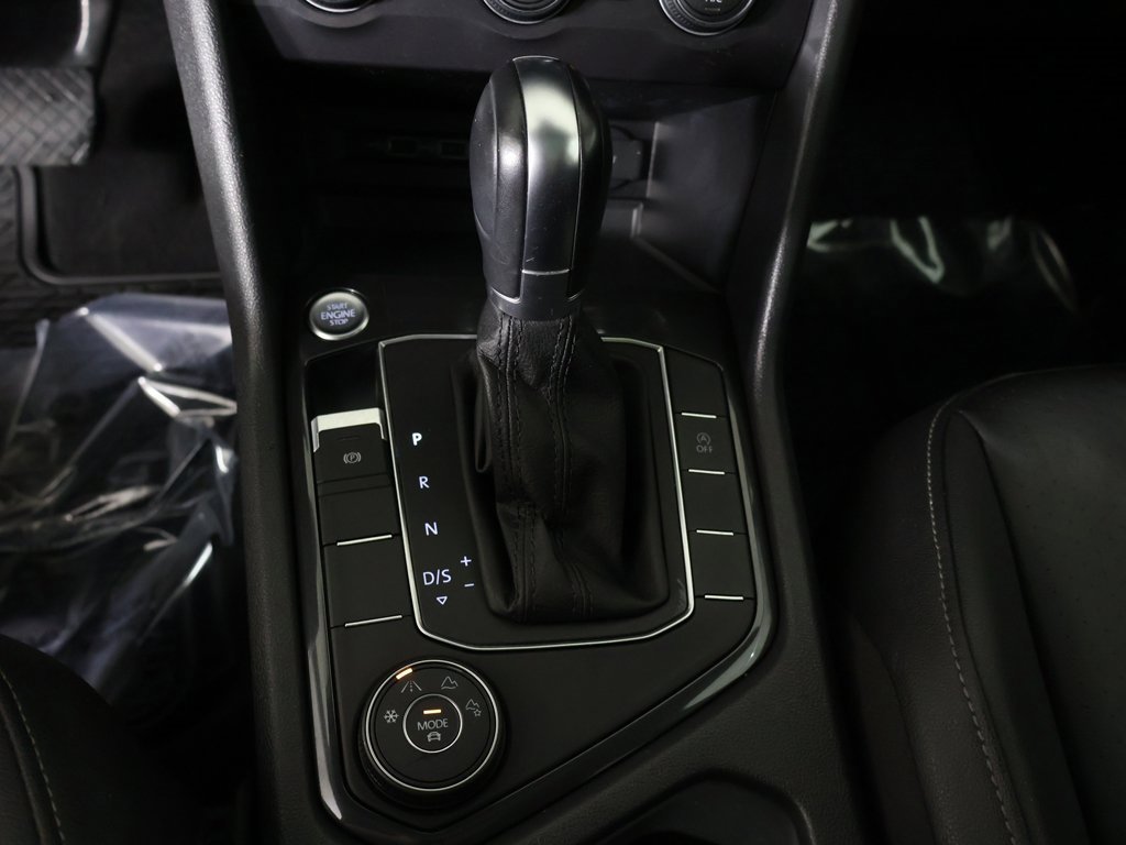 Used 2019 Volkswagen Tiguan SE w/ Panoramic Sunroof Package image 39