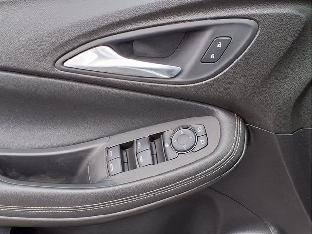 Certified 2021 Buick Encore GX Preferred w/ Cold Weather Comfort Package AWD/4WD image 13